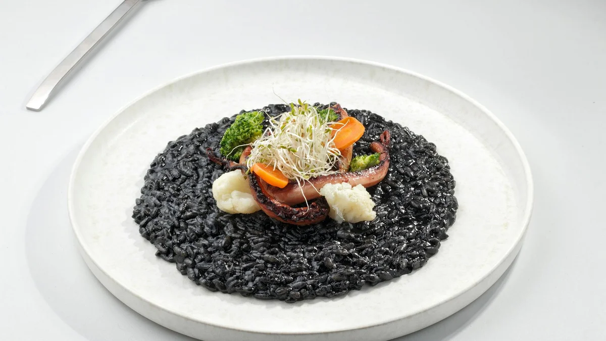 Crni rižot croata: risotto negro de tinta de calamar especialidad dálmata